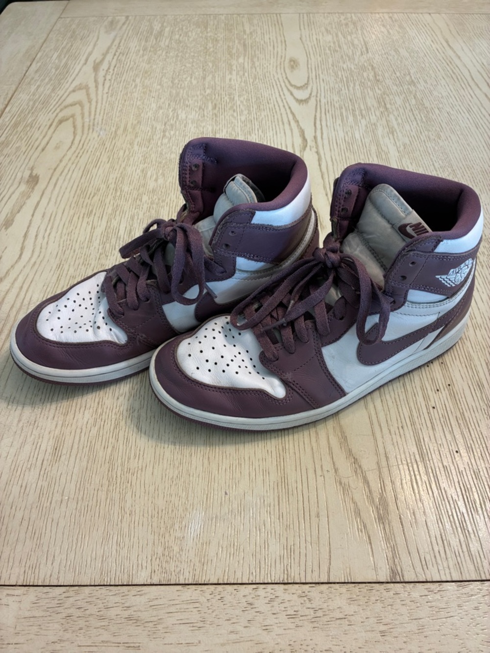 Men’s Nike Jordan 1 Retro High OG Sneaker Shoes (Muave Lavender)
